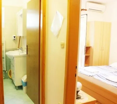 In With Terrace, Air Condition, Wifi * Brist