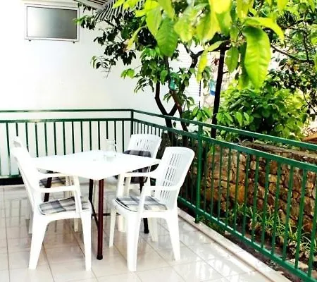 Apartment In With Terrace, Air Condition, Wifi Brist